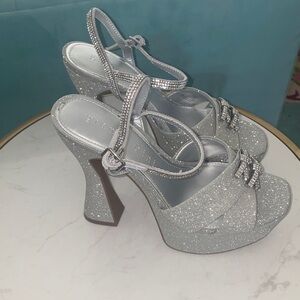 ❤️Gianni Bini Elegant Silver Women's Heels